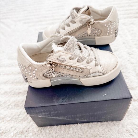 ShuShop Toddler Girl Size 8 - Light Grey Distress Fashion Sneaker - Picture 5 of 6